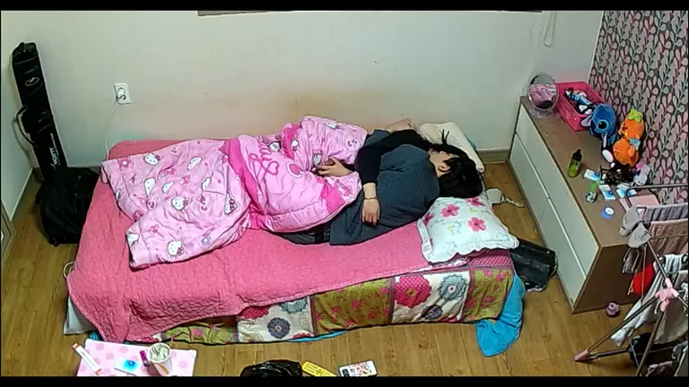 헬로키티 이불위에서 떡치는 일명 헬로키티 커플