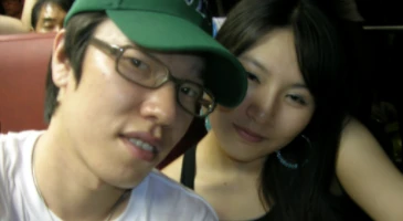 남친 생일날에 봉사하는 여자친구