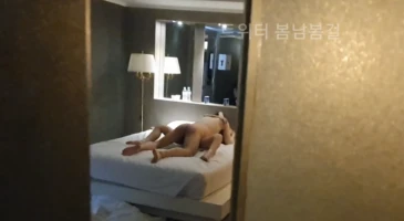 남편 기다리다 지쳐서 먼저 초대남에게 박히고 있는 걸레 와이프