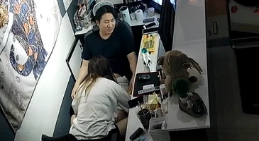 안마방 카운터에서 떡치는 실장과 매니저 다른각도
