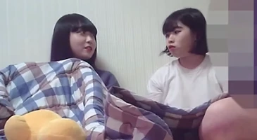 앙증맞은 여대생들이랑 3p