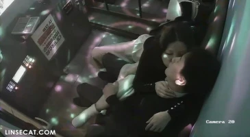 크리스마스날 노래방에서 발정나서 계속 들이대는 애인
