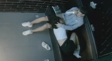 노래방에서 대놓고 꼬추빠는 미친커플