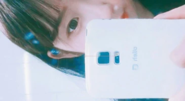 뽀얀 보지를 소유하고 있는 이쁜이에게 받은 자위영상