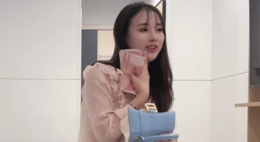 봄처럼 화사한 여대생 매춘녀