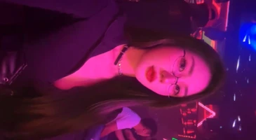 노팬티로 공연하는 화끈한 대륙의 인기 디제이