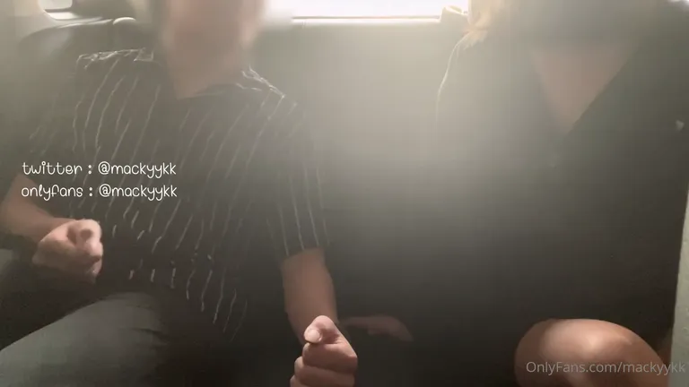 좁은 차안에서도 오지게 잘박네