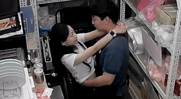 초강추작!! 사장님과 사귀는 예쁜 알바생