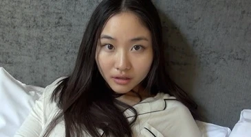 체크인 하자마자 아랫입부터 채우네