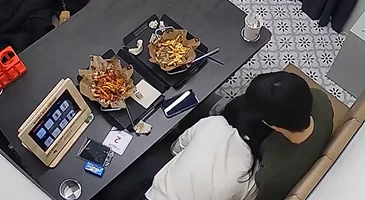 조그만 커튼방 그안에선 과연 어떤 일들이
