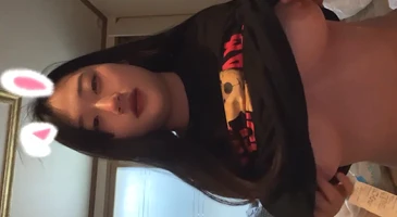 악마들의 꼬임에 넘어가 보지까지 쑤시는 전담녀 01화