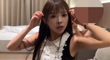 시크한 매력의 뱀문신녀