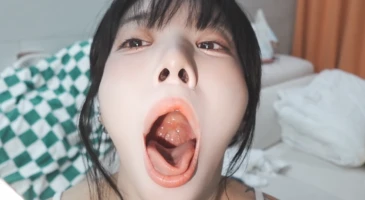 목구멍 안쪽까지 적나라하게 보여주는 소현이