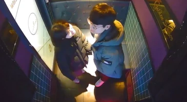 어느 코인 노래방 12번방의 네 커플