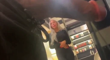 월마트에서 자지 까놓고 다니는 또라이 흑형