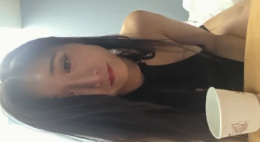술꼴아서 돌발행동과 거침없는 발언하는 미오