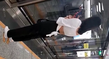 대놓고 자지 문지르는 대륙의 또라이 성추행범 03화