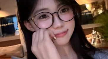 귀여운 외모와 상반되는 핵폭탄 쮸쮸