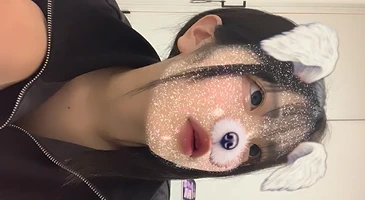 슬쩍 빈약한 가슴 보여주는 일본 겸댕이