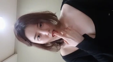 팬방 도중에 한쪽 젖가슴 통째로 노출한 연지