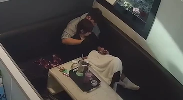 룸카페 칸막이 안에서 벌어지는 일들 02화