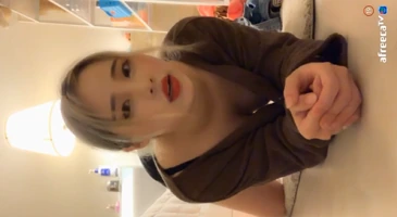 통통한 쮸쮸 노출해서 정지먹은 여캠 쮸쮸히