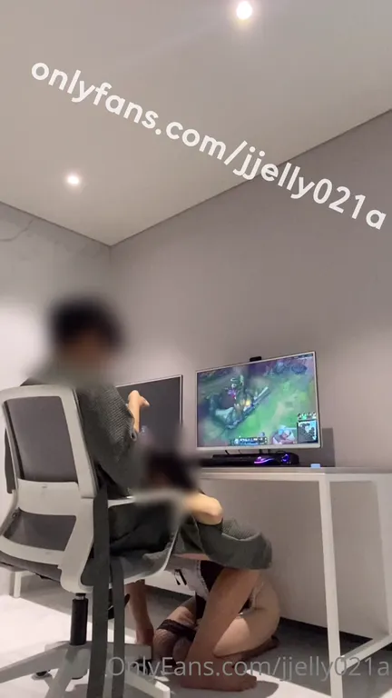 게임하는 남친 수발들기 01화