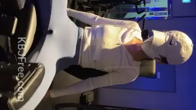 스트립챗 구미 보지에 바이브레이터 넣은채로 운동방송 1