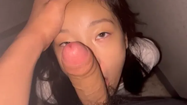 앳된 커플 아파트 야외 계단에서 사까시