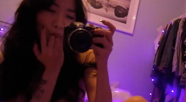 채터에 데뷔하기 위해 예행연습중인 한인교포녀