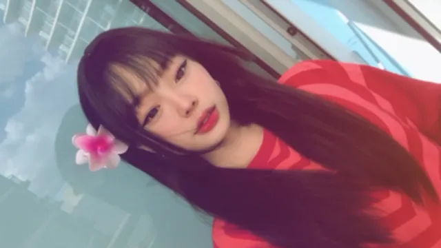 낡은 자신의 집에서 샤워하고 자위하는 일상을 공유