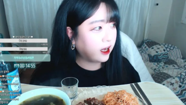 뚱주의 꽐라되서 자다가 아랫도리 노출한 뚱녀