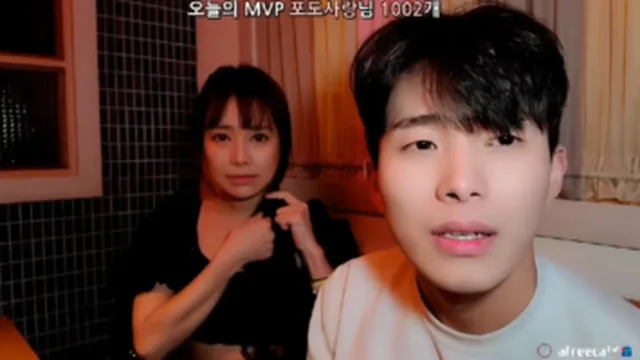 만취해서 가슴 까버리는 게스트(3분경)