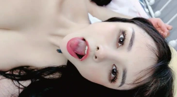 승마체어에 앉아서 효율적으로 방아찍는 대륙녀
