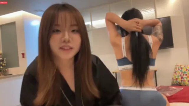 하응읏 밴드 라방에서 뒷보지 노출