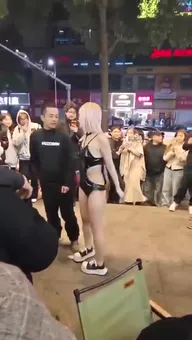 중국 창사시 관종녀 펠라치오 사변 공연음란죄로 잡혀감2