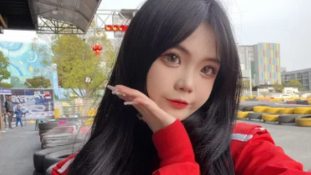 통통한 왕눈깔 여대생