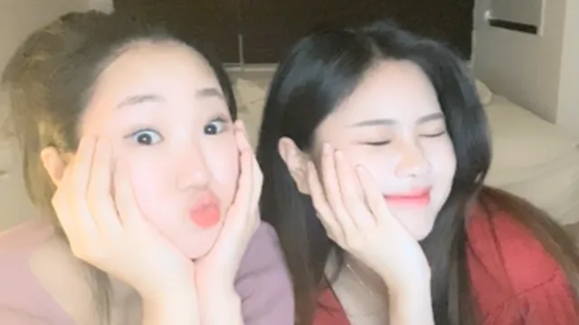 아프리카 여캠 아이앙 친구와 라방중 여러번 꼴릿한 노출