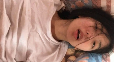 눈깔 풀려서 흰자 드러내며 박히는 짱녀
