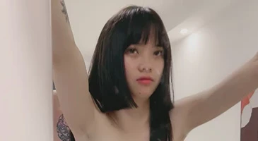 적극적으로 달려드는 예쁘장한 꼬맹이