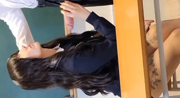 호기심 가득한 여학생에게 섹스가 무엇인지 친절하게 알려주시는 선생님