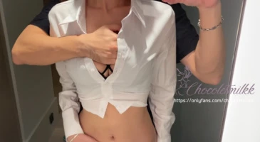 정액을 흩뿌려서 더럽히고 싶은 순백의 비서