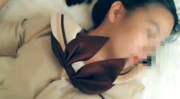 뒤로 힘차게 박아주니 경련 일으키는 미소녀
