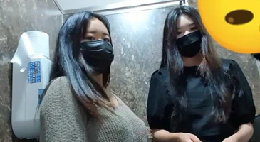 간단 대딸 연작 - 대딸 알바뛰는 여대생 두명과 공중 화장실에서