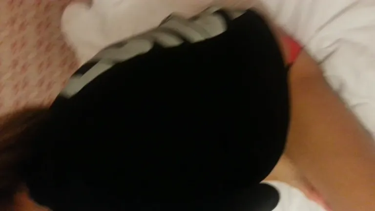 구릿빛 피부가 매력적인 태닝 문신녀