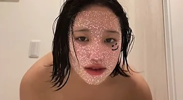자기 샤워하는거 라이브로 생중계하는 미소녀