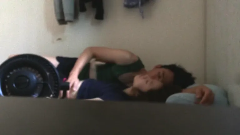 감성 뒤지는 여름날의 정오 허름한 자취방에서의 섹스